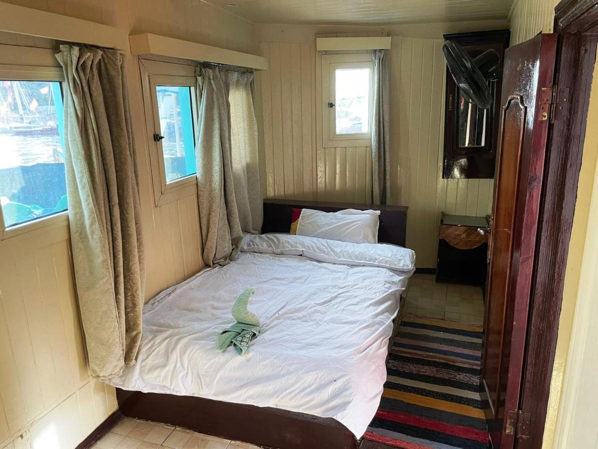 Floating Hotel- Happy Nile Boat Luxor Ngoại thất bức ảnh